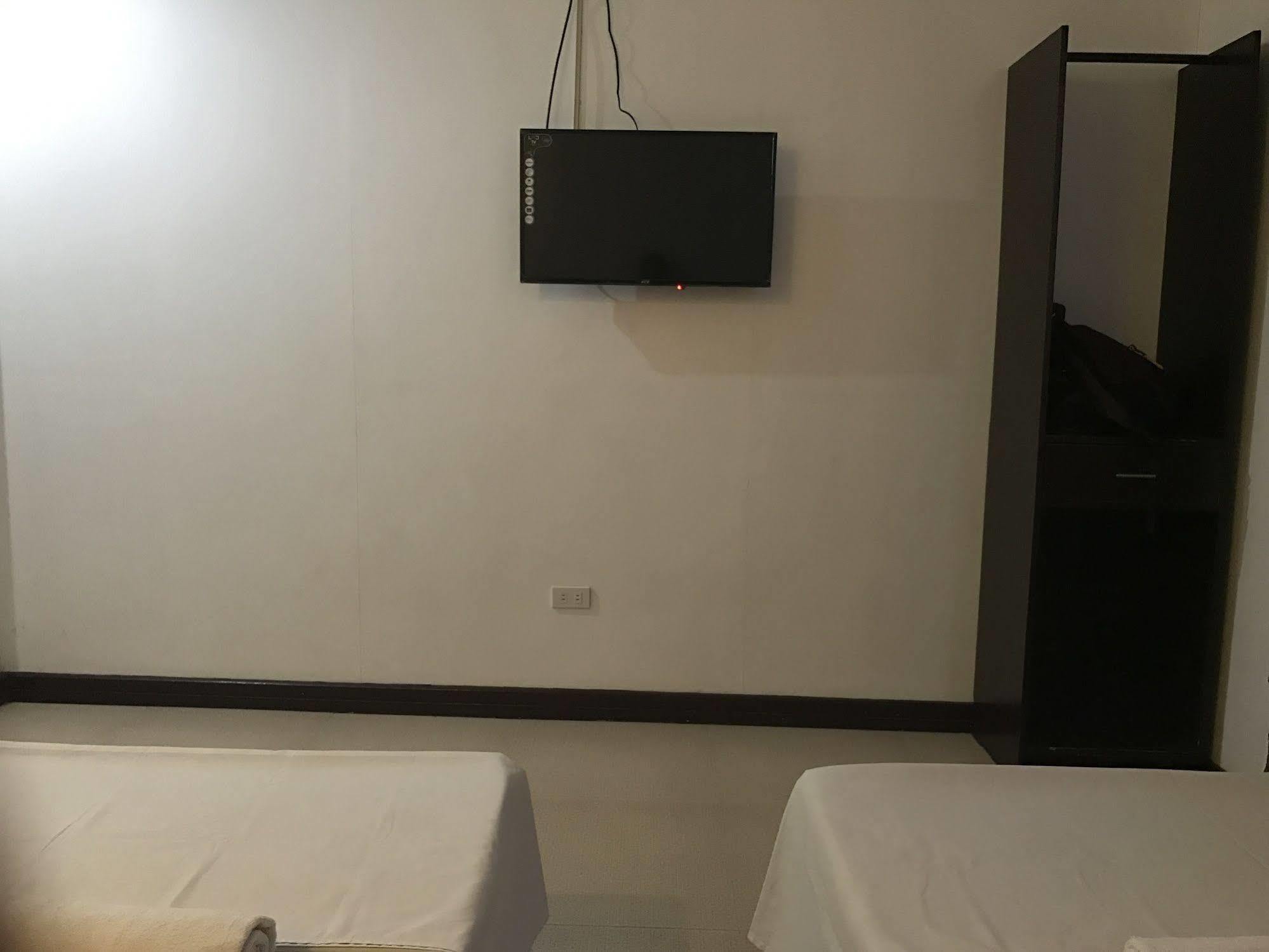 Ziur Inn Laoag Extérieur photo